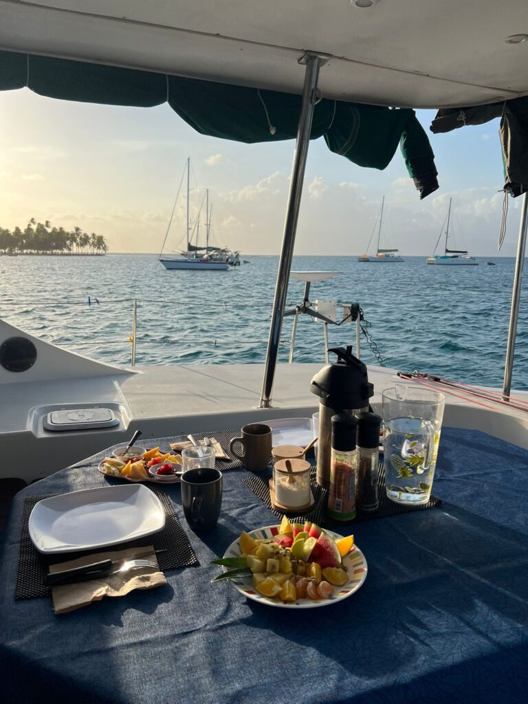 especial diet saling san blas panama charter catamaran